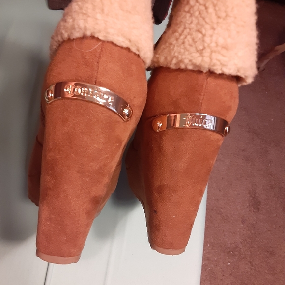 Womens size 10, Juicy suede boots - Picture 3 of 4